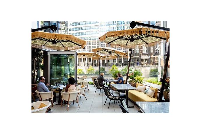 L restaurants open near me